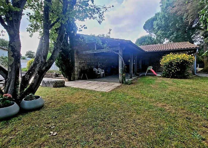 Сasa de vacaciones Charming With Pool Near Royan & Beaches Breuillet (Charente-Maritime)